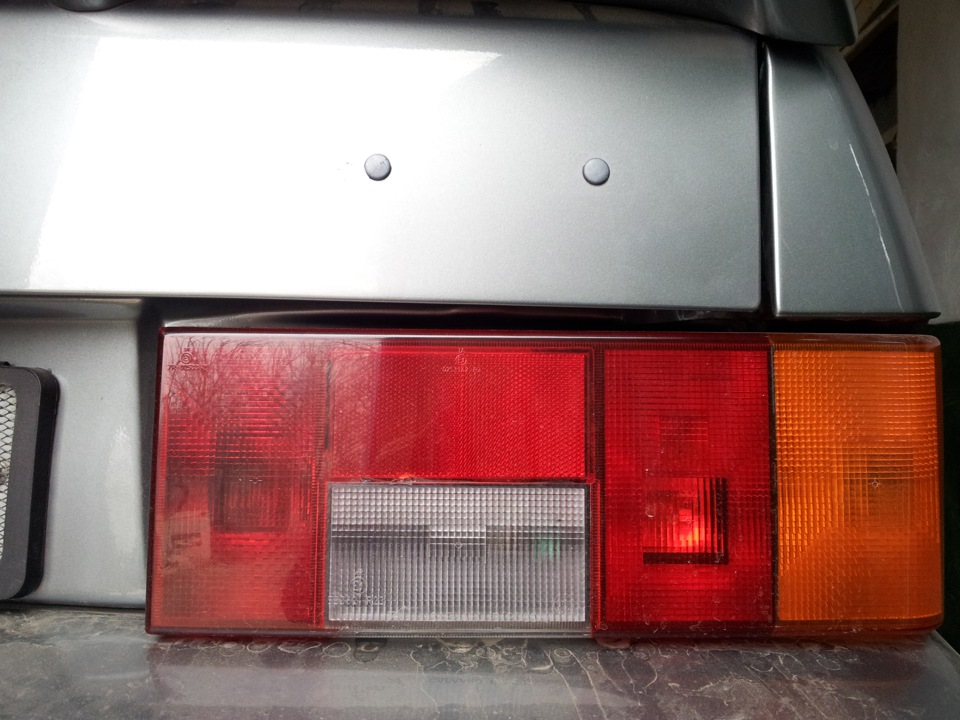 Прибираємо шильдики Lada Samara 4