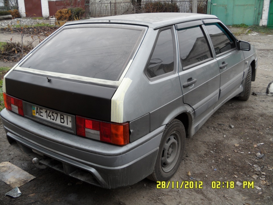 Закрив дірки на кришці багажника. 5