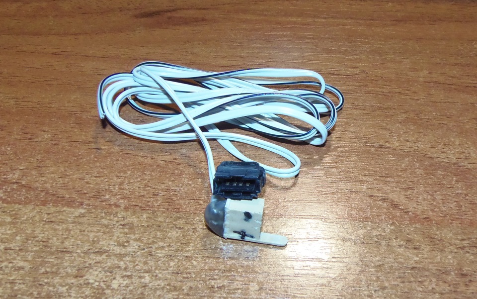 USB порт у заглушку кнопки на торпеді. 2