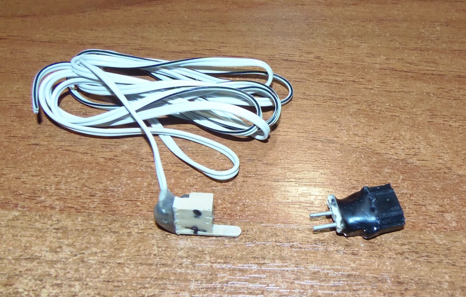 USB порт у заглушку кнопки на торпеді. 3