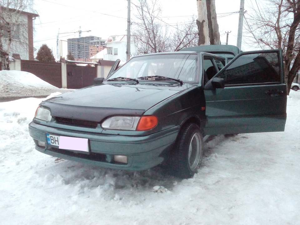 приймає душ) 1