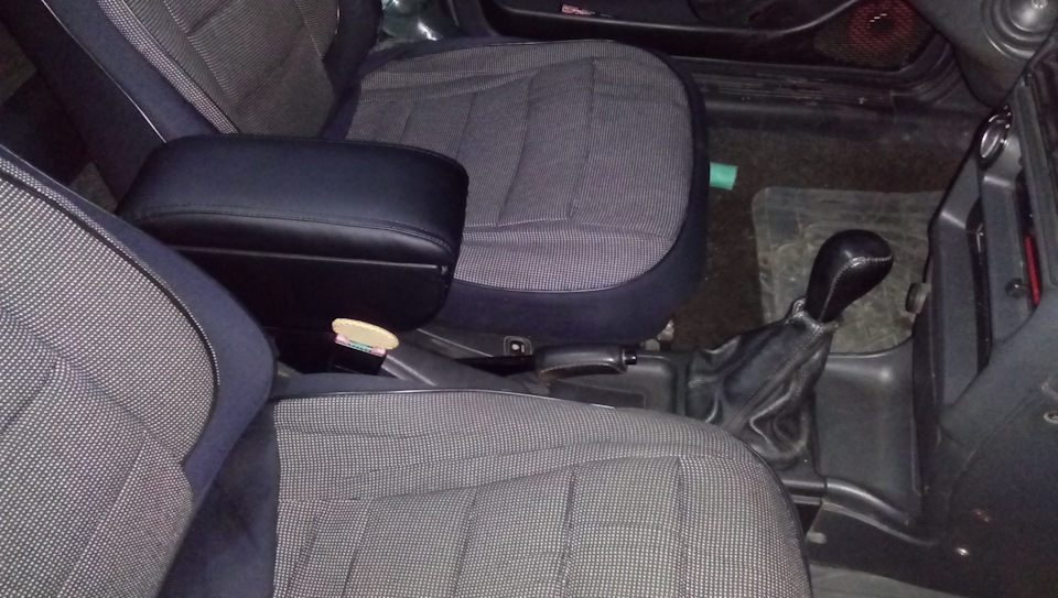 Підлокітник armrest 1