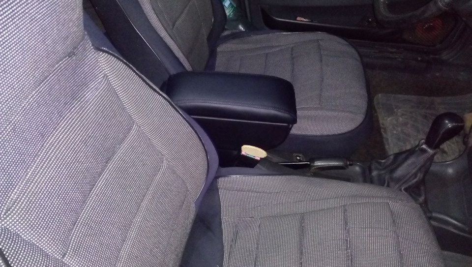 Підлокітник armrest 2