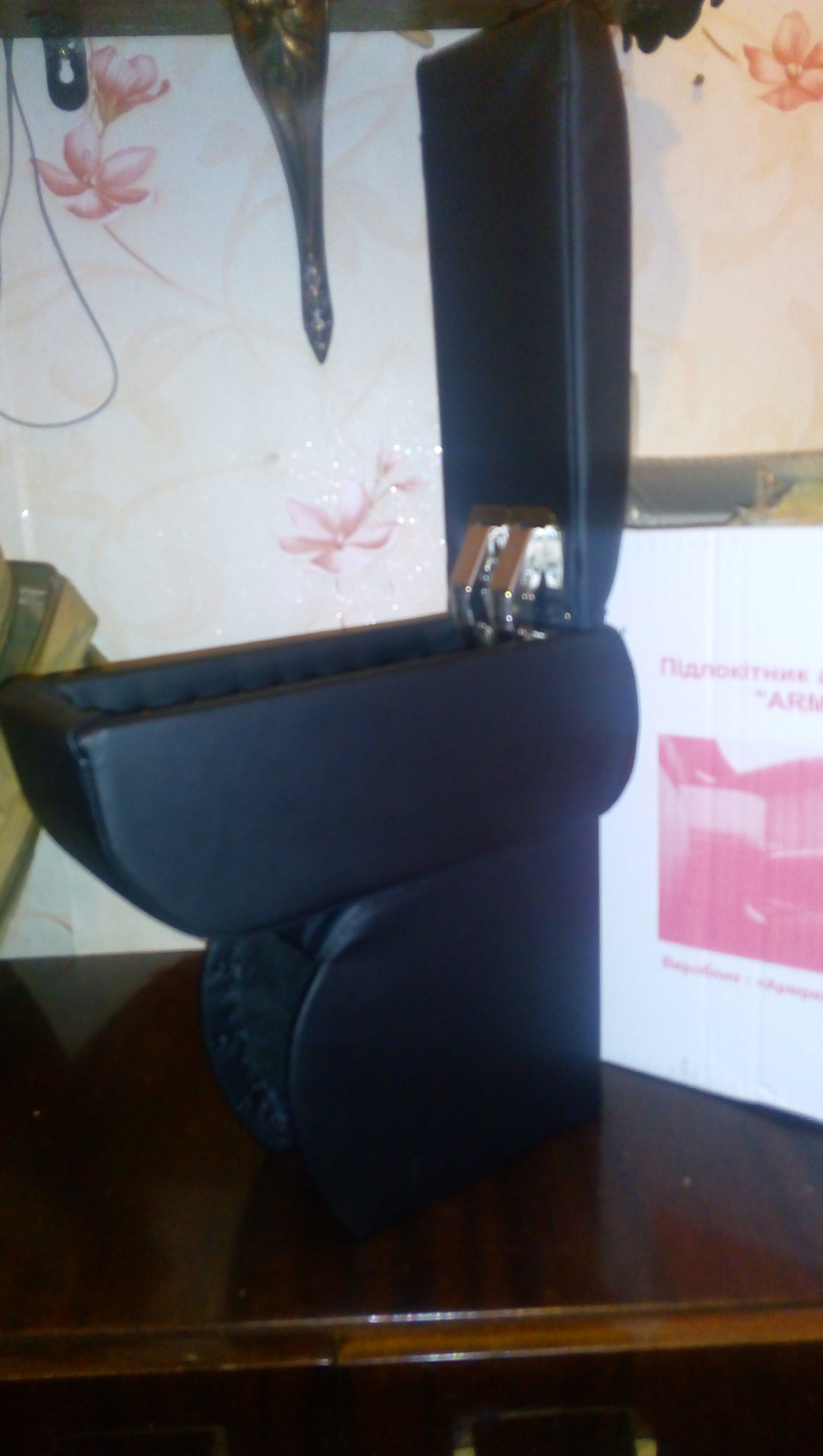 Підлокітник armrest 3