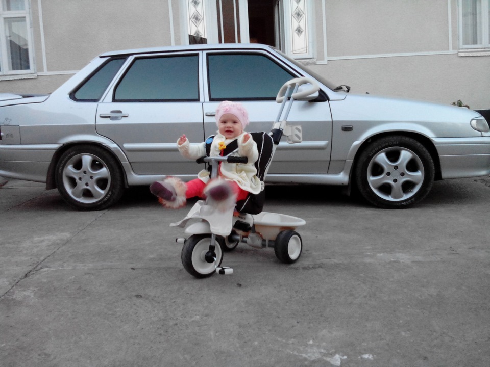 Перший Великдень у моїх дівчат ))) 4