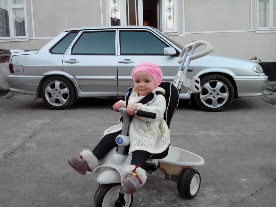 Перший Великдень у моїх дівчат ))) 3