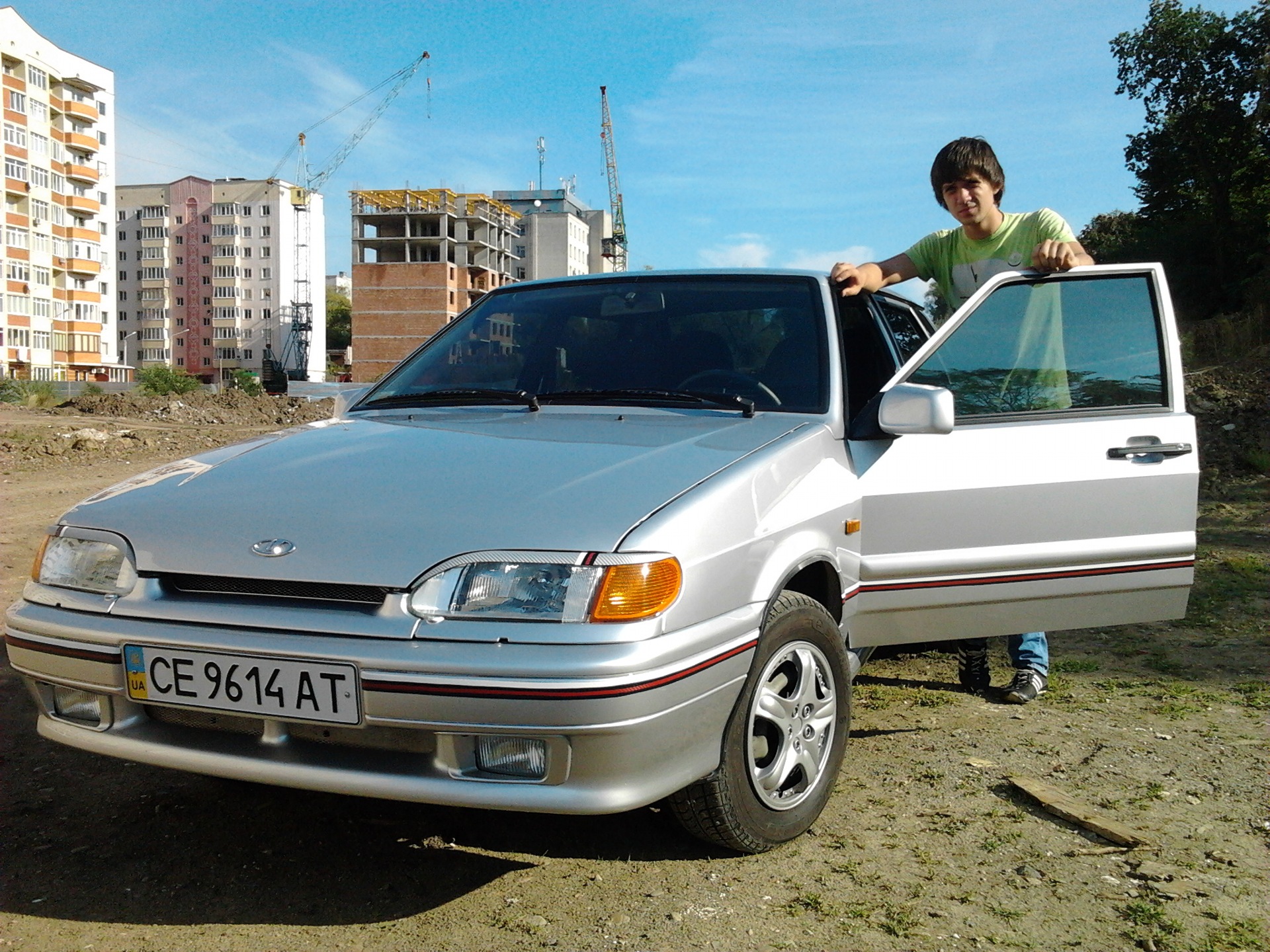 Свіжі фото 15-шки та брата 5