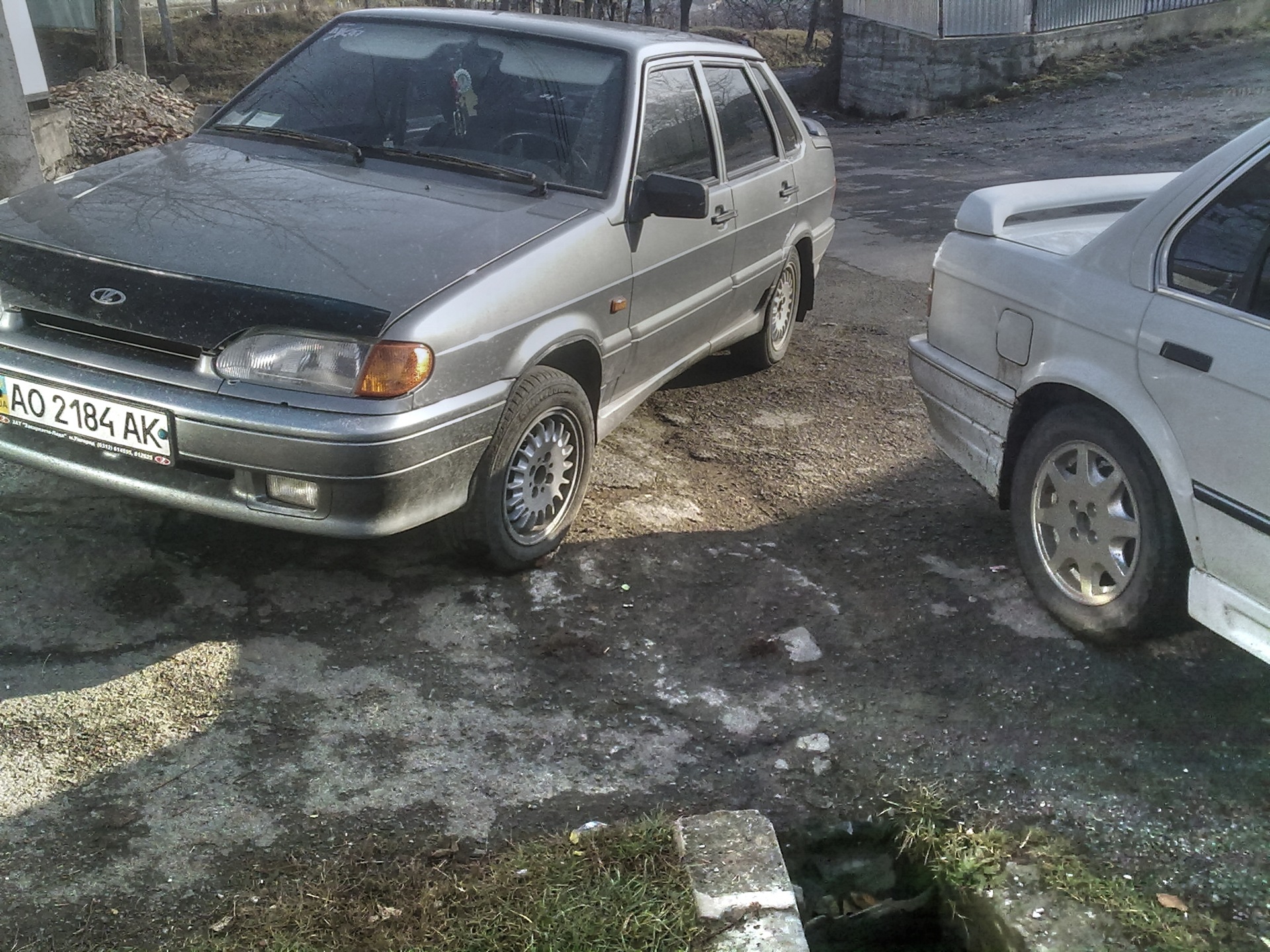 BMW і Lada 2115 2
