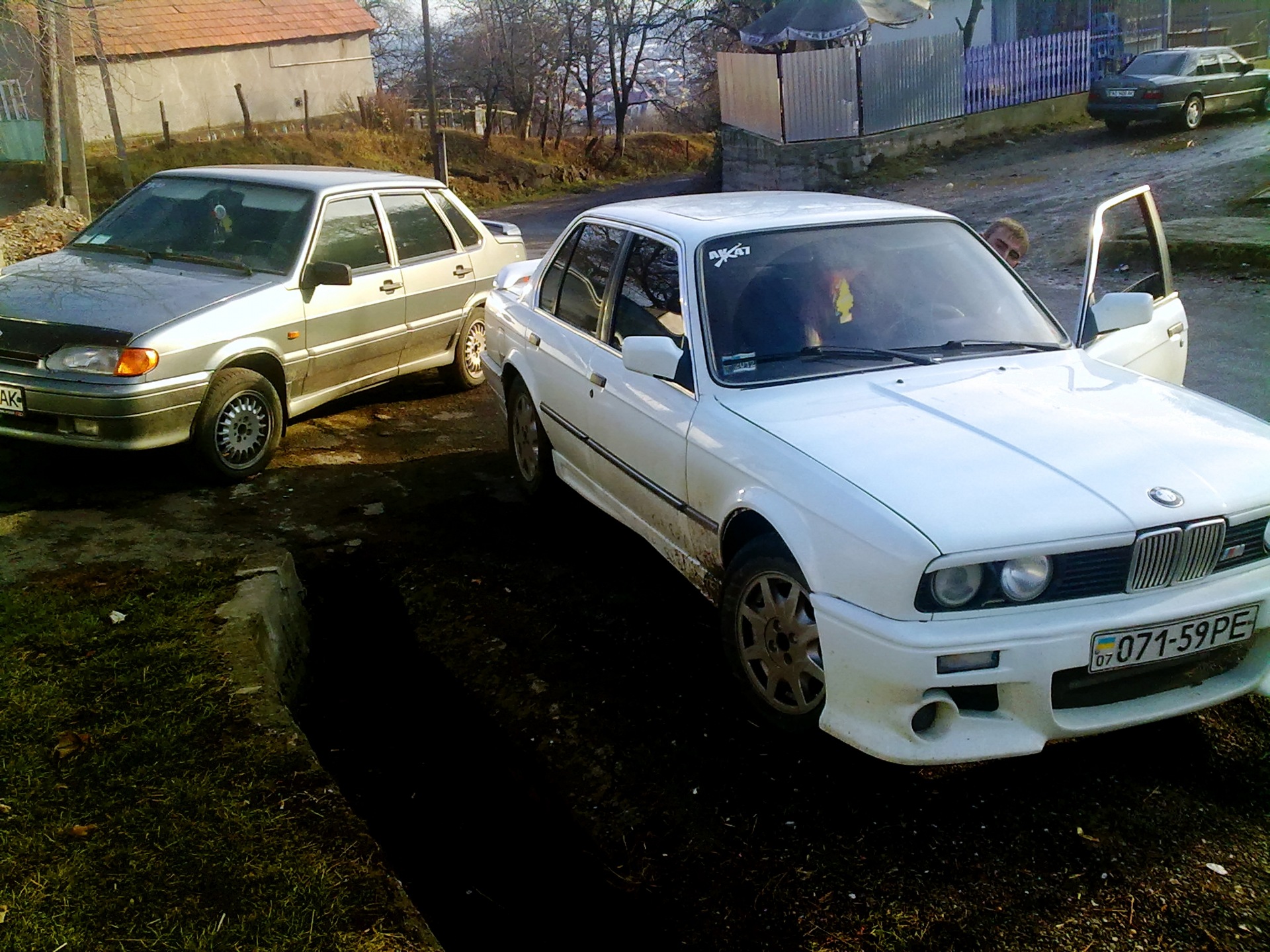 BMW і Lada 2115 1