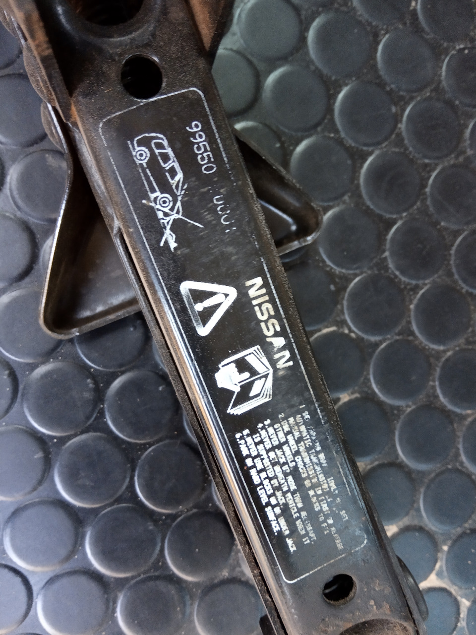 Продам Домкрат Nissan. Vaz 4