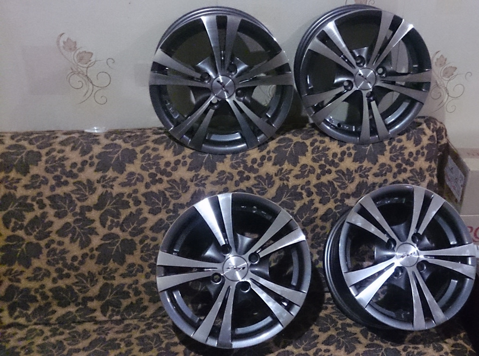 Продам нові диски R13 RW (RACING WHEELS) 3