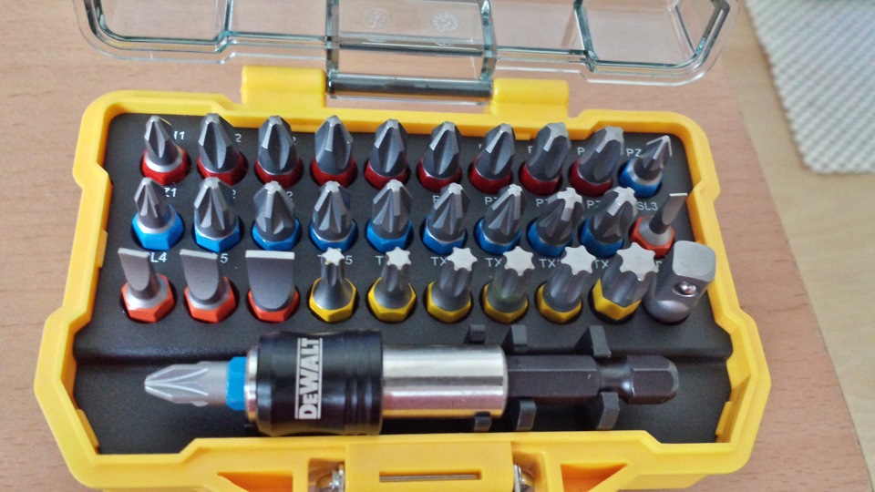 MAKITA BRASHLESS DEWALT 2