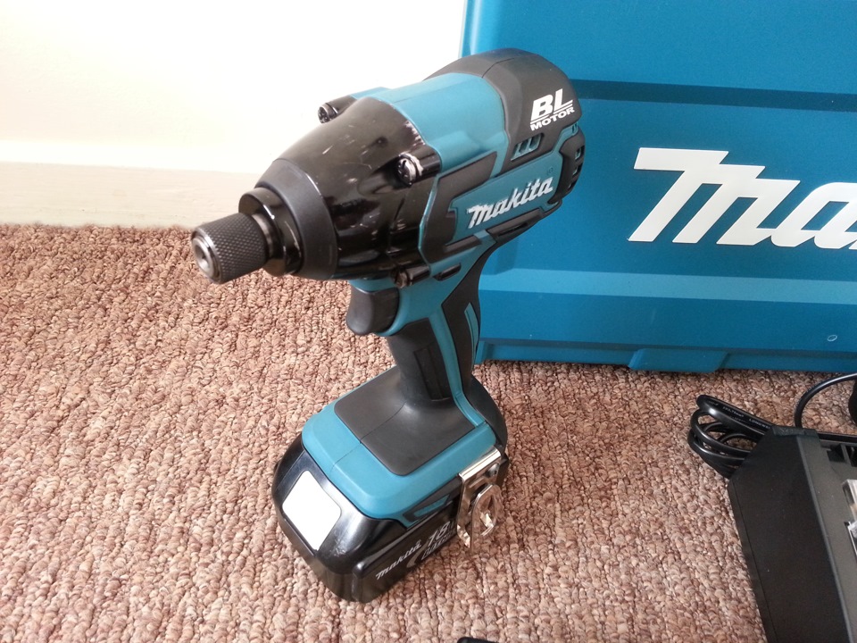 MAKITA BRASHLESS DEWALT 5