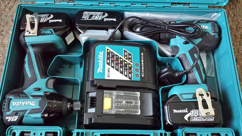MAKITA BRASHLESS DEWALT 1