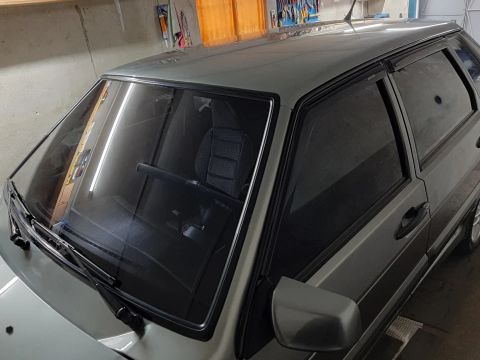 Тоноване заводське лобове скло SAFEGLASS