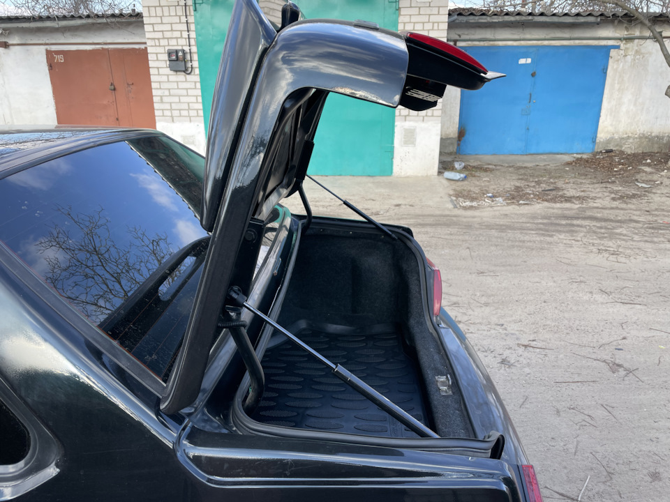 Газові упори в багажник. 4