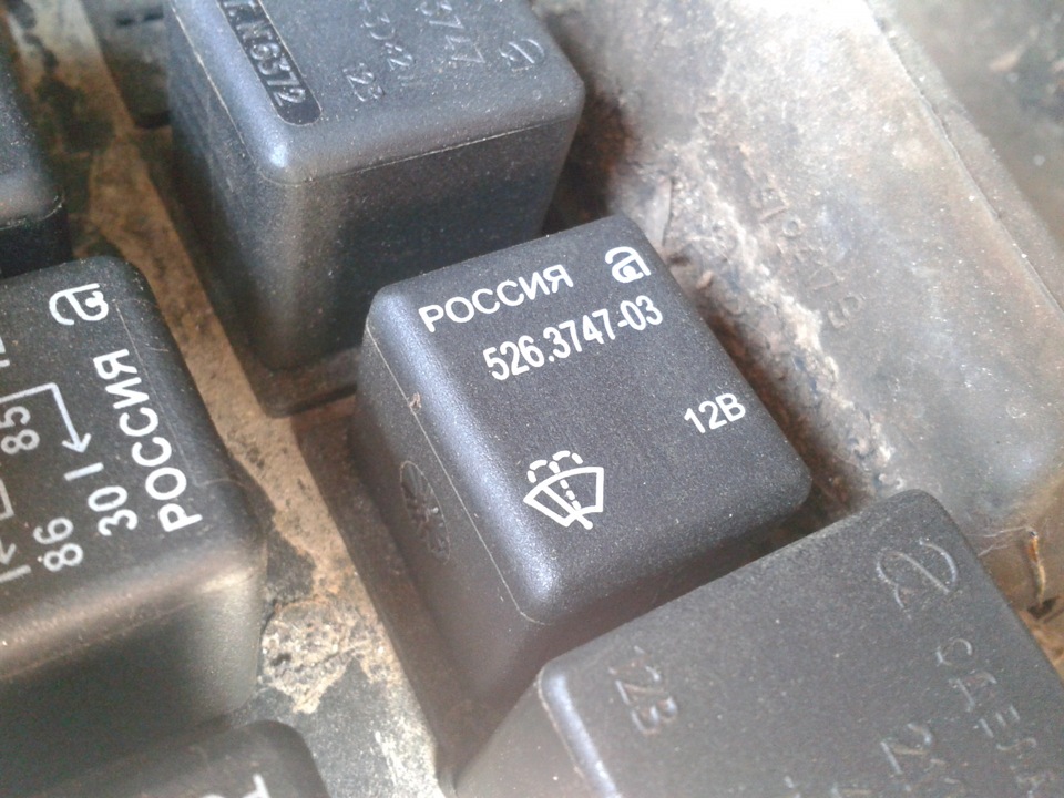 Переривник склоочисника 3