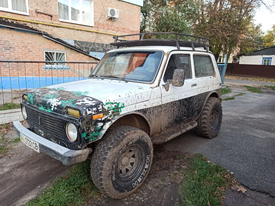 Позбувся експедиційного багажника та порогів