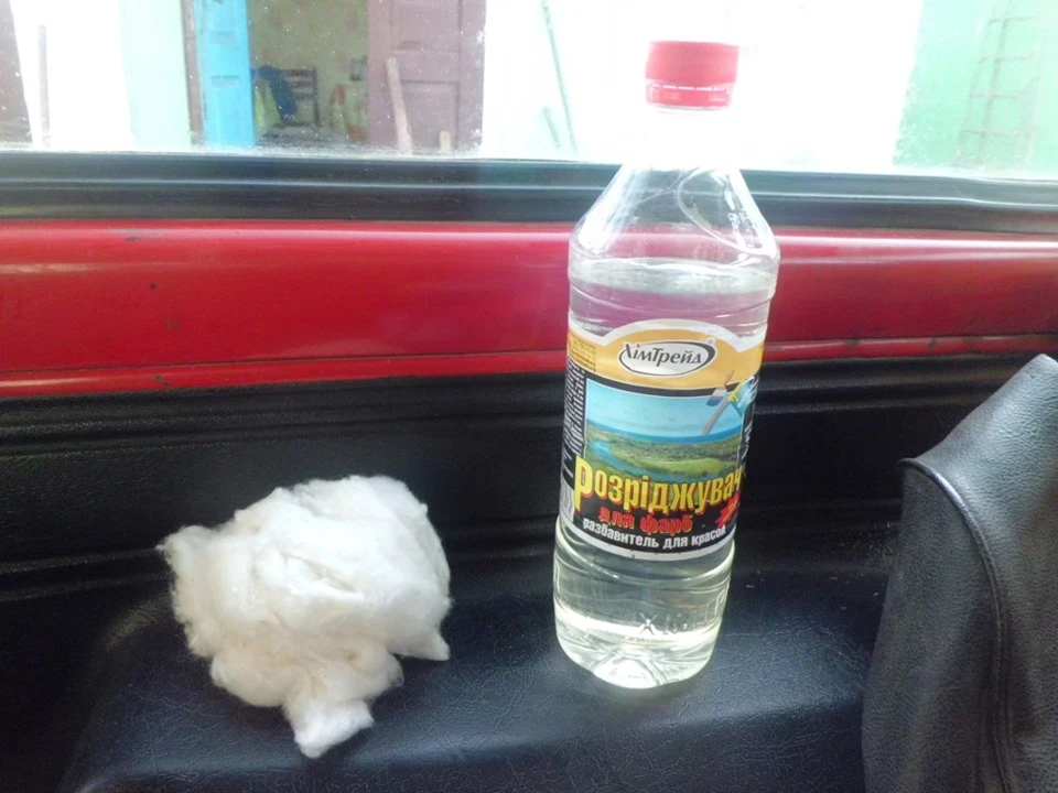 Видалення клею від скла, і упори багажника
