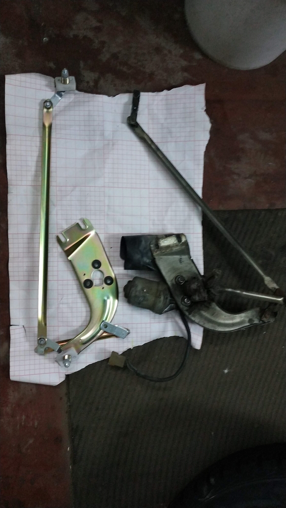 Заміна моторчика, трапеції двірників та насоса омивача лобового скла 2