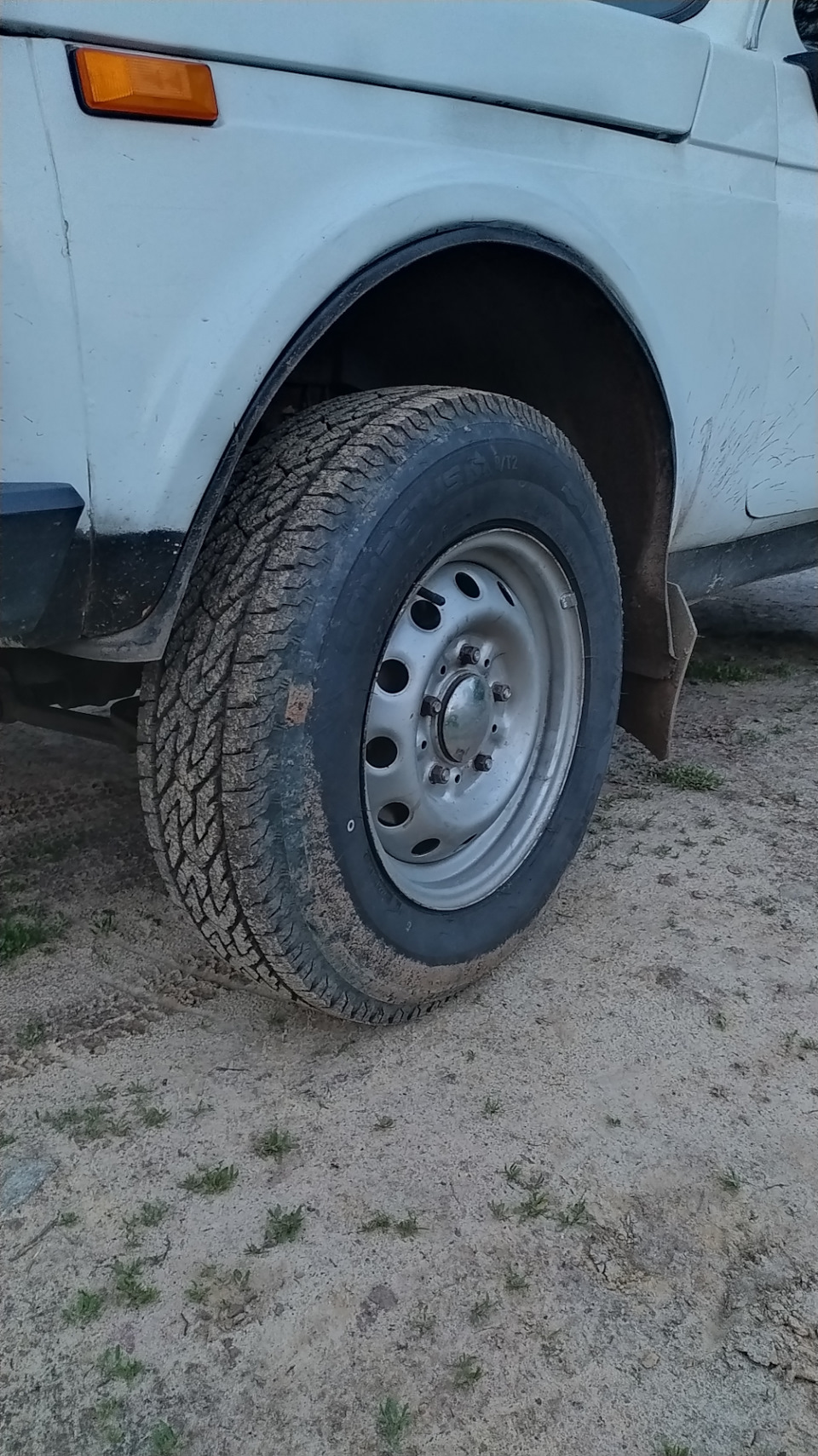 Гума на ниву в розмірі 195/80/15 3