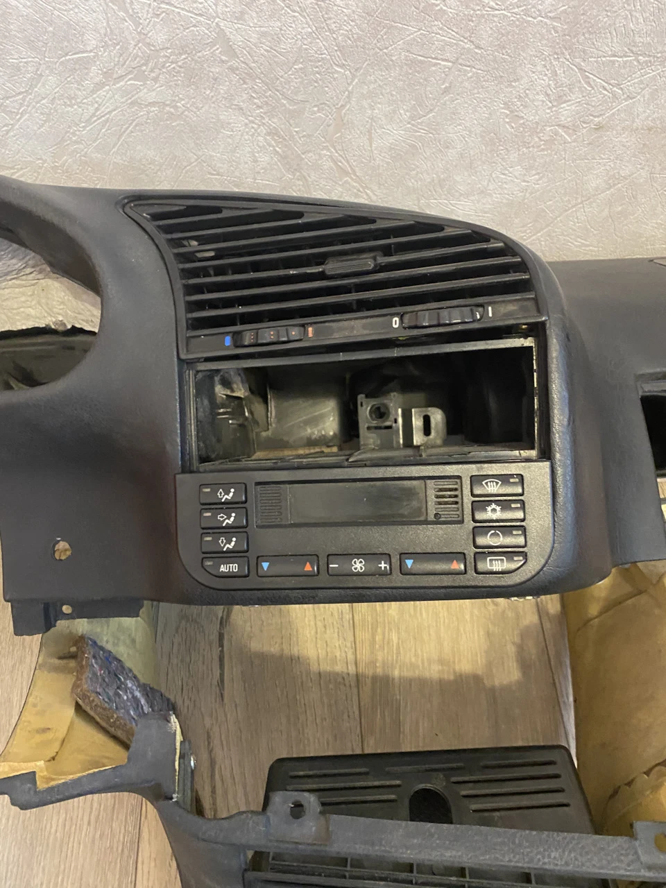 Плюшки від BMW e36 та чищення кузова від іржі