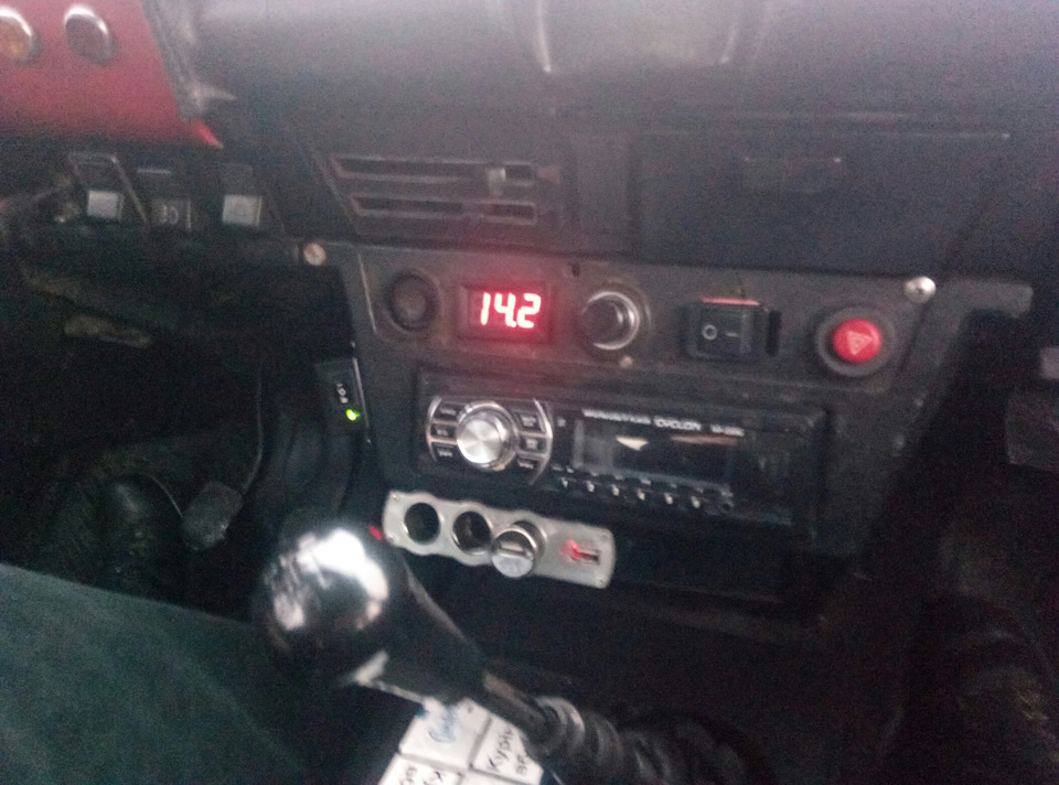 Вольтметр і розгалужувач прикурювача! 1