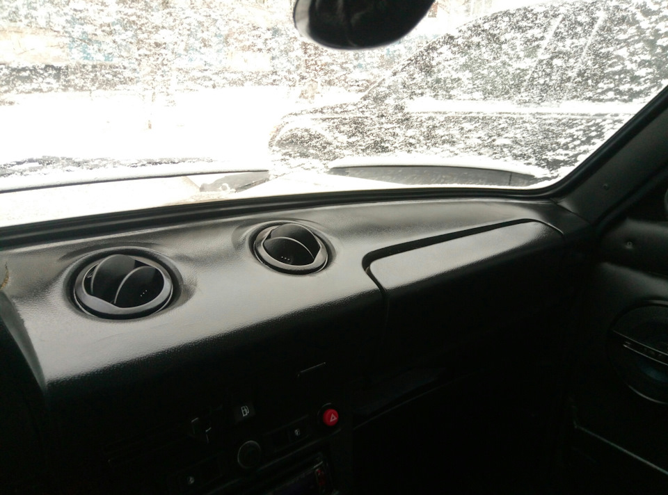 Поставив дефлектори обдува лобового скла від Авео 5