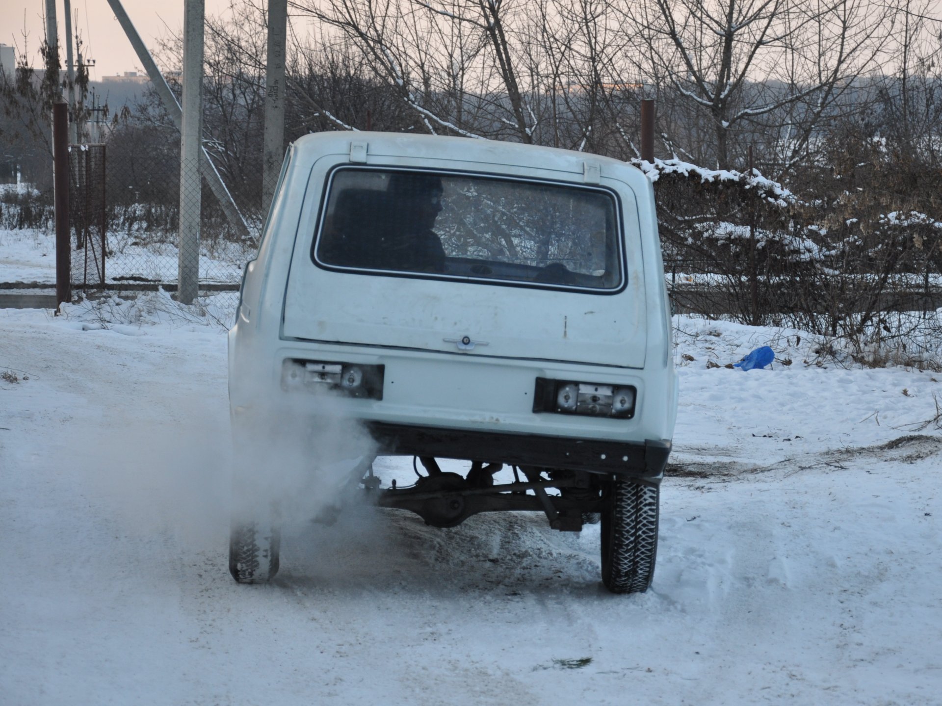 покатайки біля гаража зимові 1