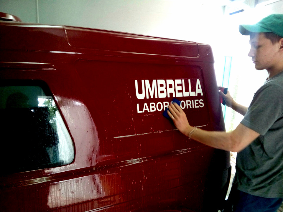 : «Броньована машина Umbrella Laboratory». 3