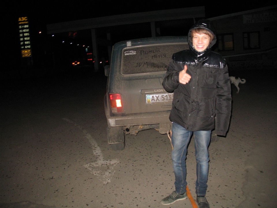 У друга закінчився бензин ... Я його відтяг на заправку, він поки заправлявся, а друг мені зробив пару фоток)) 4