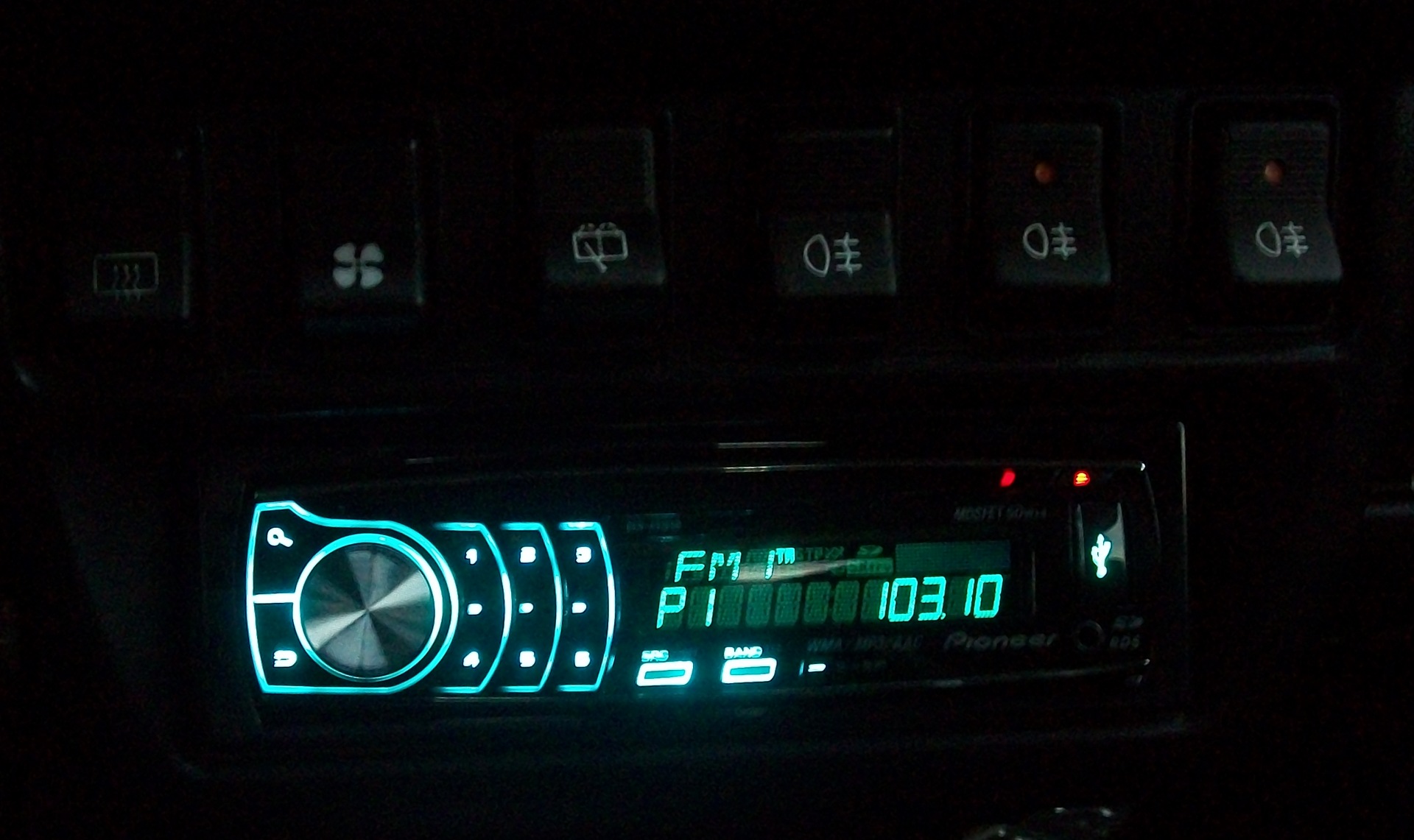 Новий Pioneer DEH — 6310SD 5