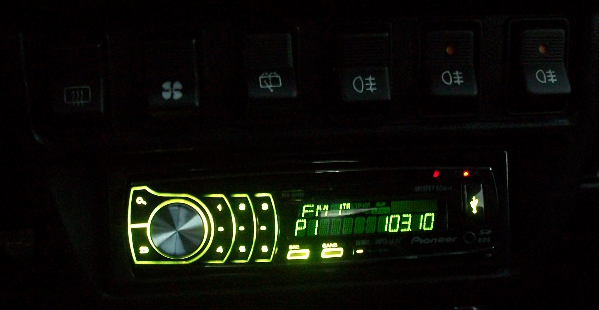 Новий Pioneer DEH — 6310SD 4