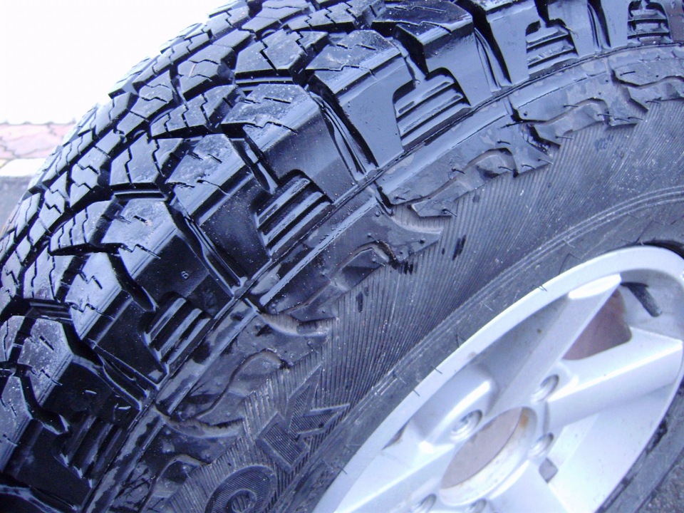 Продам гуму Hankook 215/80r15 4