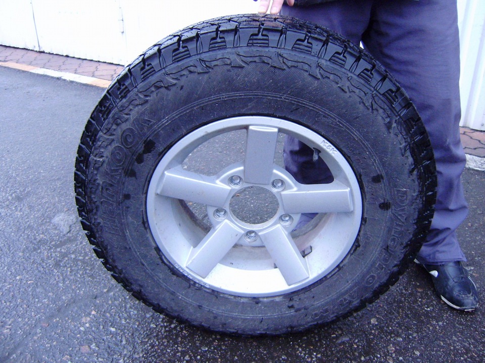 Продам гуму Hankook 215/80r15 3