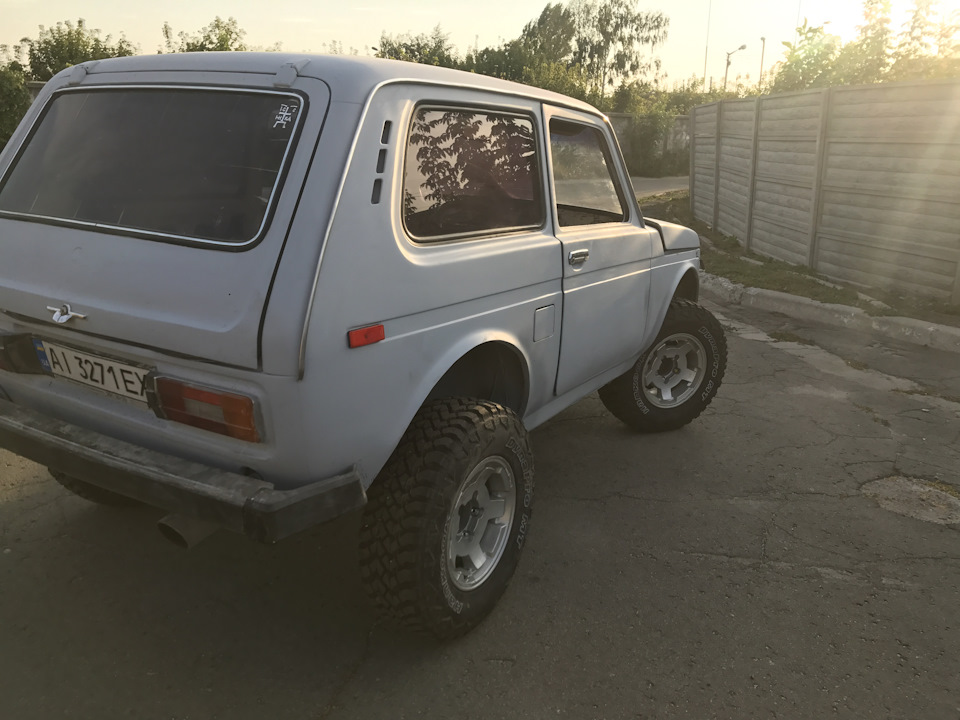 Гума 235/75/R15 установка в Ниву 3
