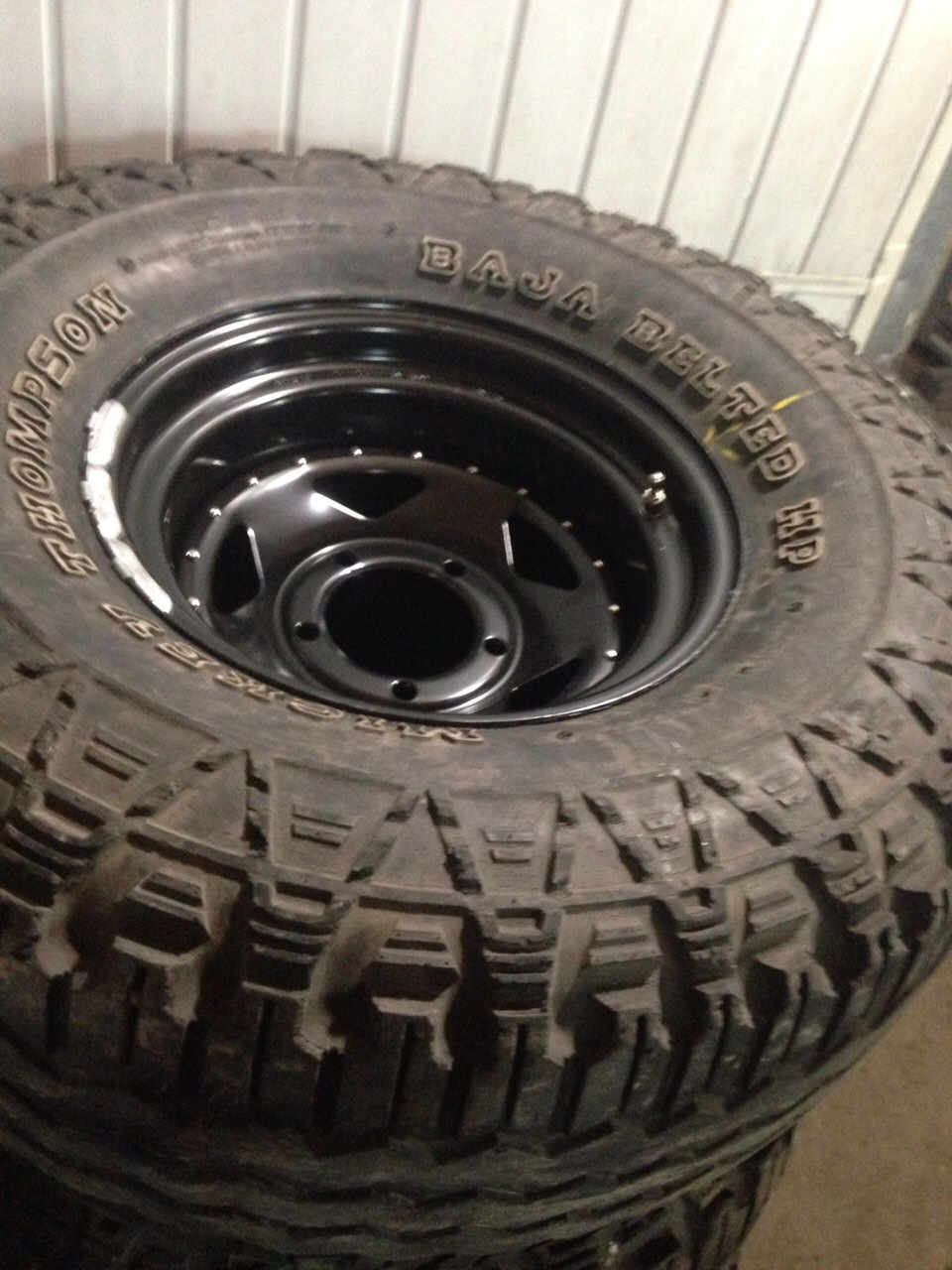 Купив сталеві диски та гуму 33 12.5 r15 2
