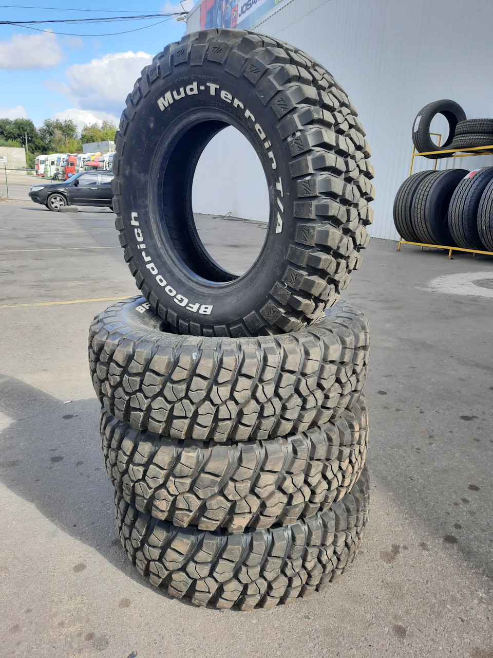 Гума 235/75 R15 BFGoodrich Mud Terrain T/A KM2 1