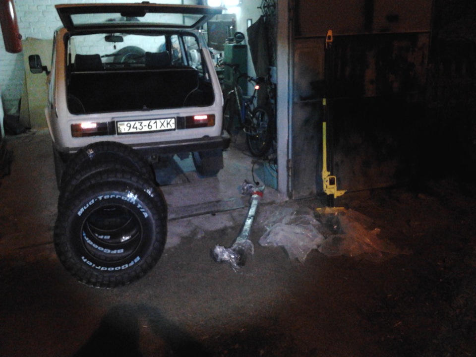 BFGoodrich Mud Terrain T/A KM2 1