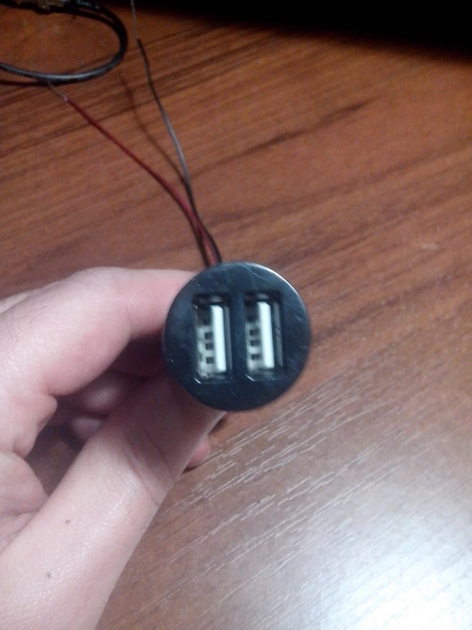 решил установить USB зарядку