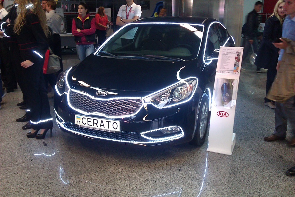 Автошоу на столичному 2013 4