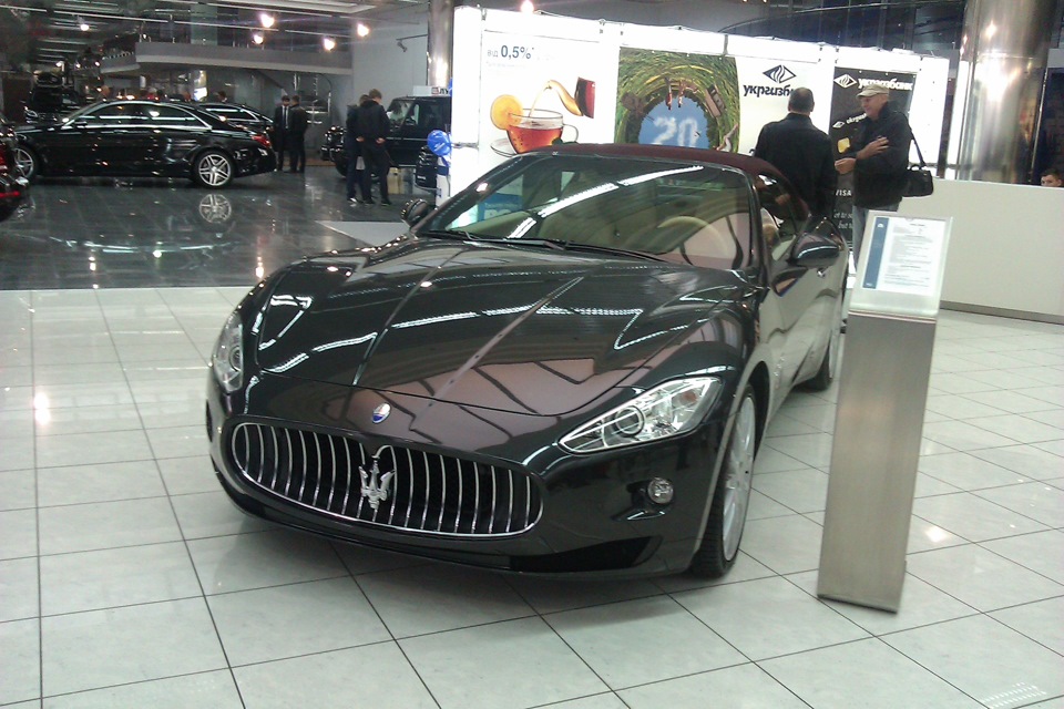 Автошоу на столичному 2013 1