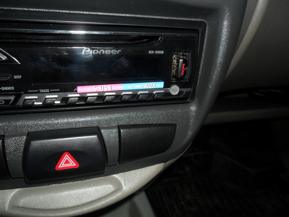 SanDisk Cruzer Fit 8GB 2