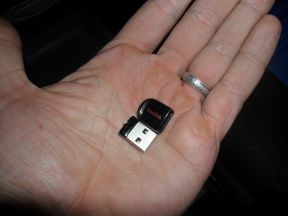 SanDisk Cruzer Fit 8GB 1
