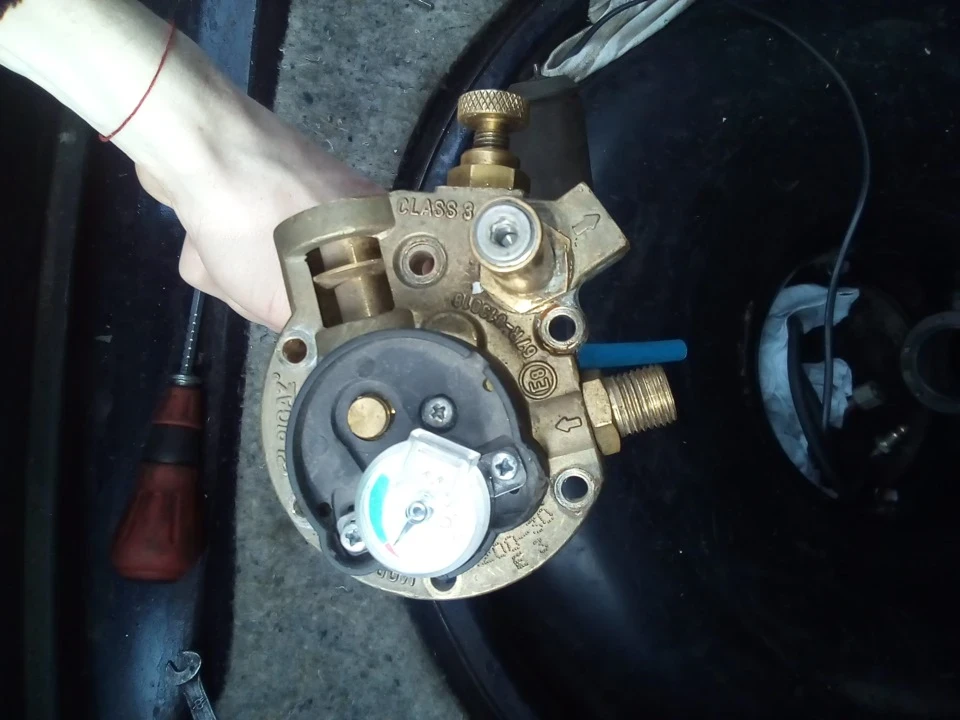 Не йде газ із балона