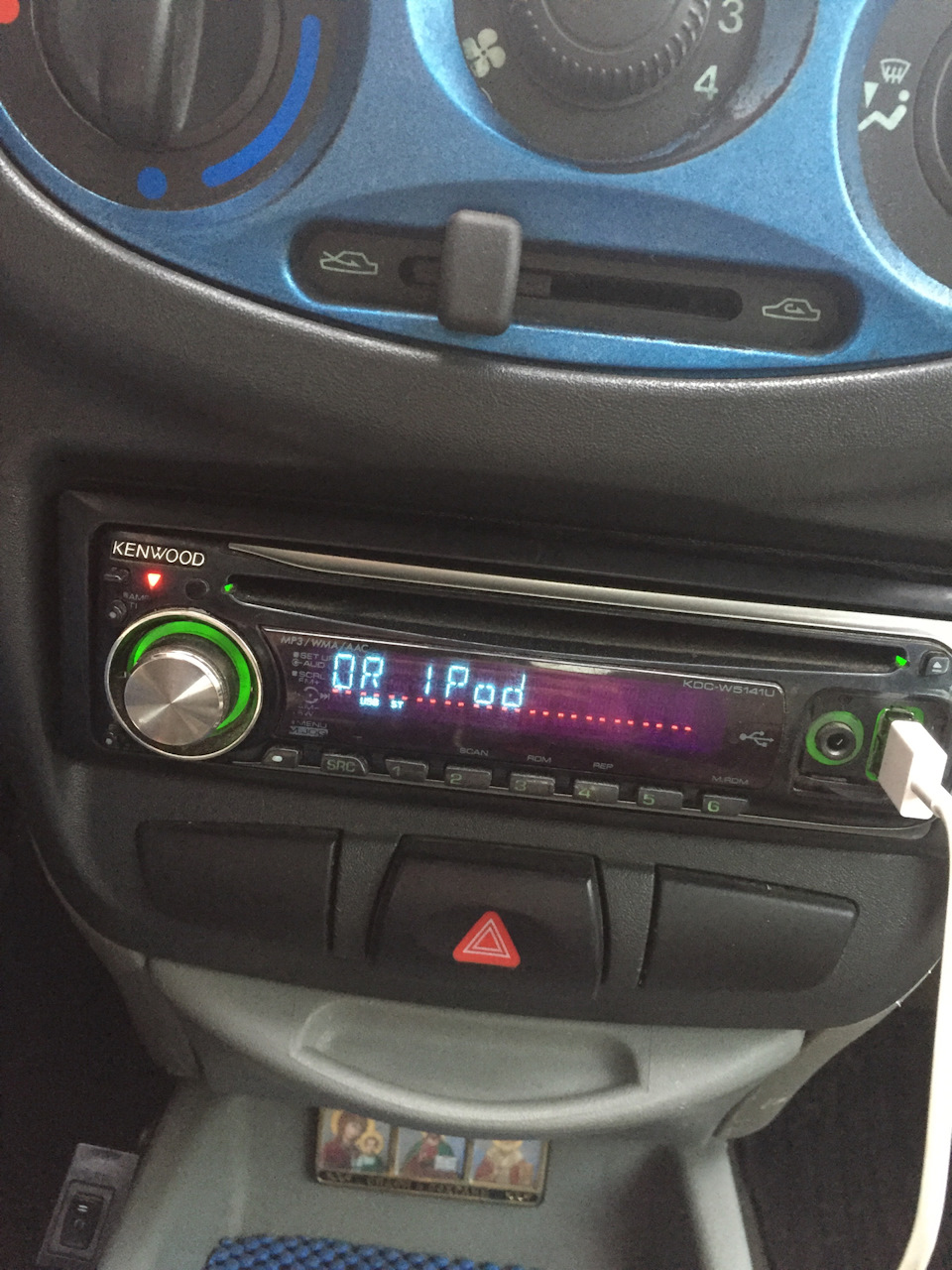 Як до автомагнітола Kenwood KDC-W5141U підключити айфон 1