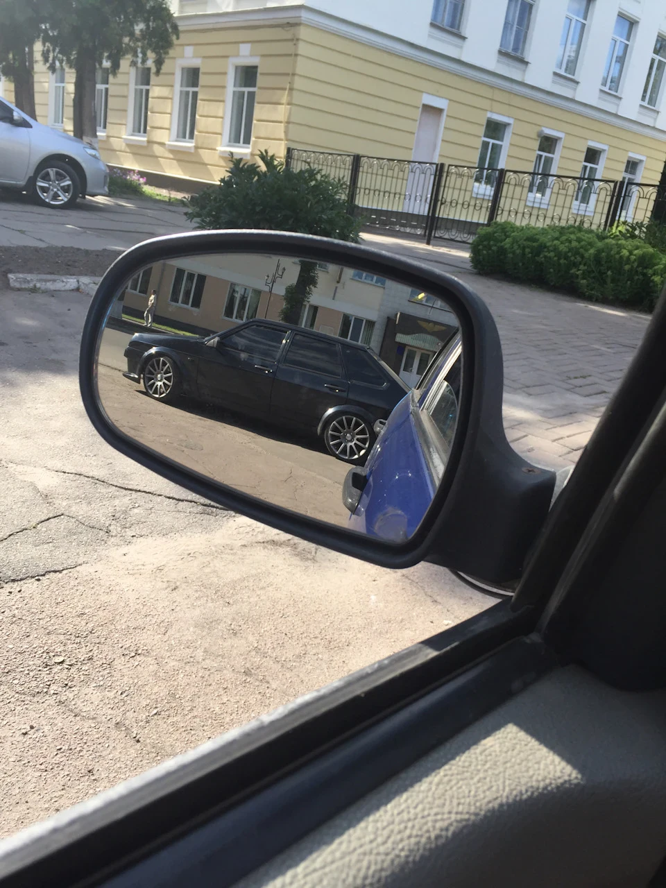 Зустрів у місті цікаву 09