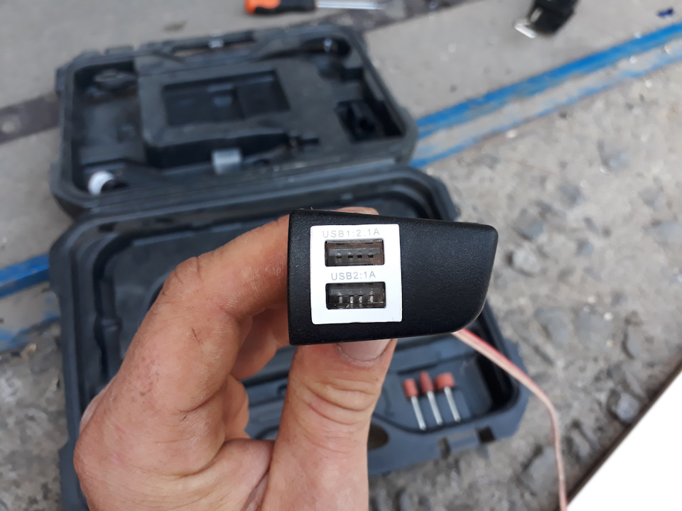 USB розетка в заглушку 1