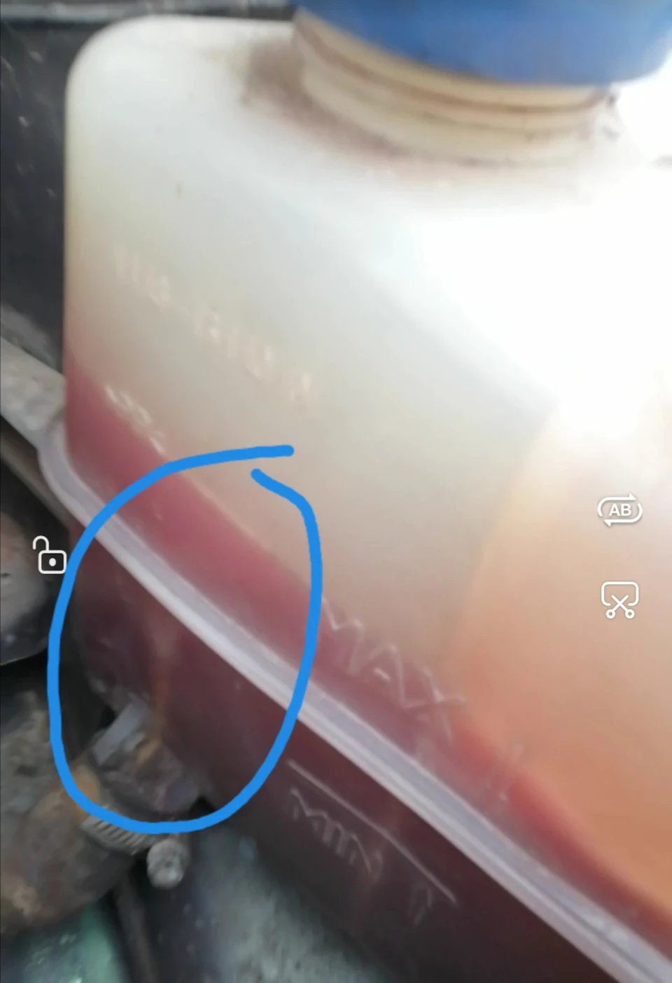Повітря з патрубка в бачок розширювальний