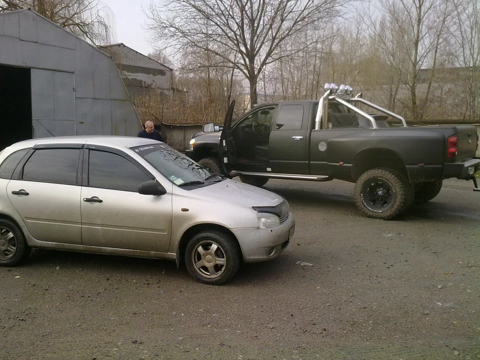 Сьогодні пофоткався поруч із Доджем
